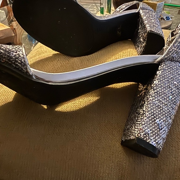 G by Guess Silver Sequin Heels - Picture 1 of 3
